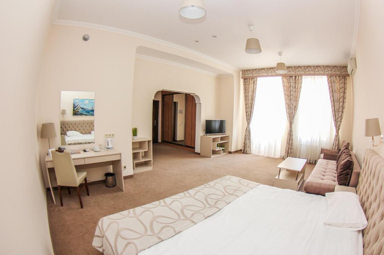 Hotel 52 Odesa Exterior photo